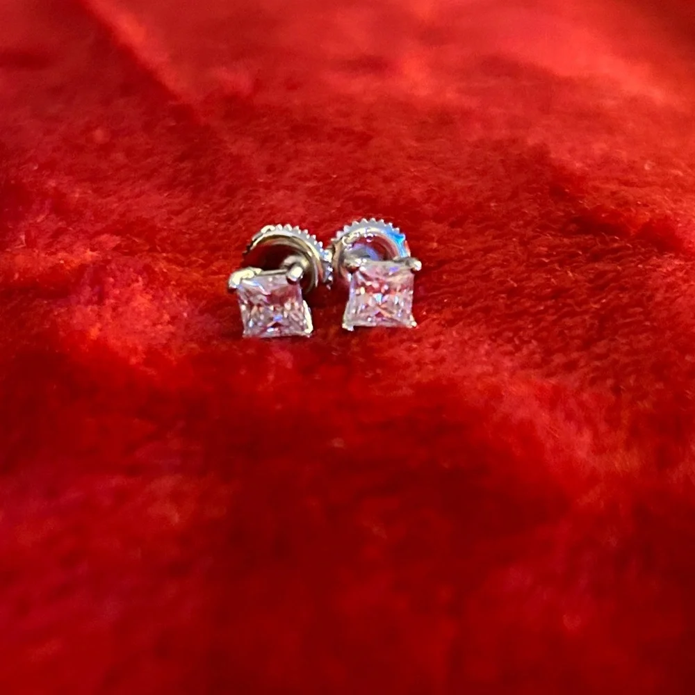 Classic Moissanite Diamond Screwback Stud‎ Earrings perfect for kids
